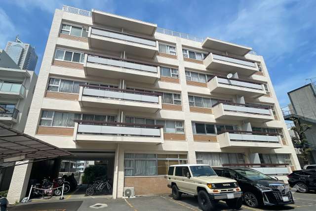 代々木ハイツ２号館の外観（南西側から）