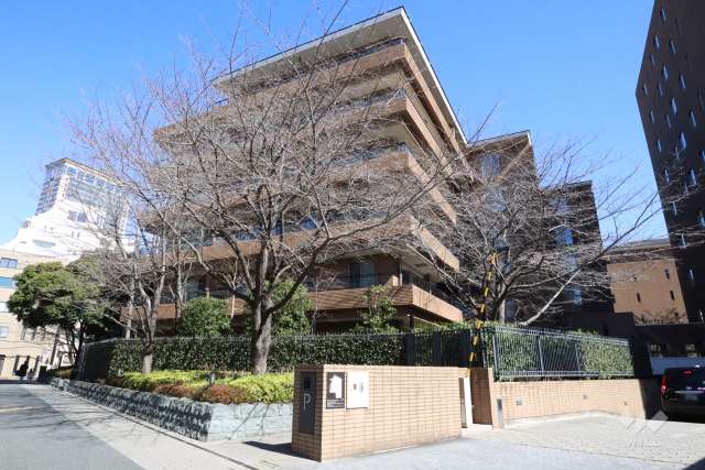 広尾ガーデンフォレスト楓レジデンスD棟の外観(南西側から)