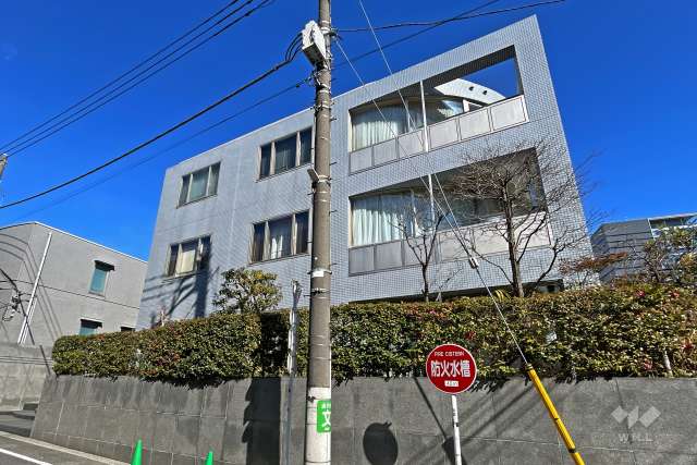 松濤パークマンションの外観（南西側から）