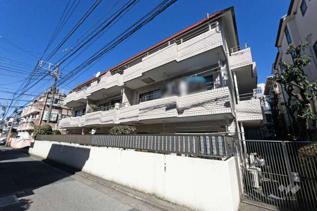 メイゾン初台の外観（南西側から）