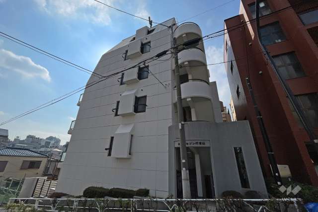 カトルセゾン代官山の外観（北西側から）