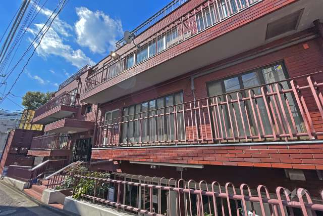 ハイツ原宿の外観（東側から）