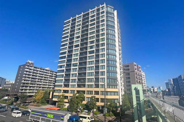 ブリリアタワー代々木公園クラッシィの外観（南西側から）