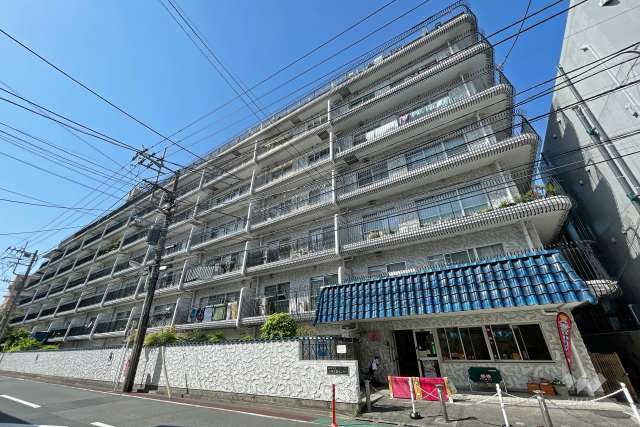 秀和大森レジデンスの外観（南東側から）