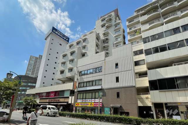 目黒西口マンション１号館の外観（北東側から）