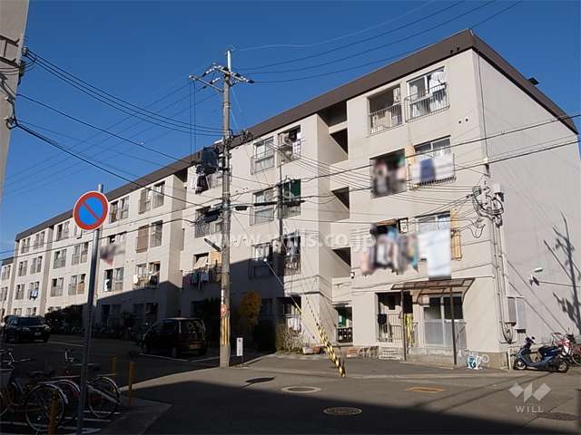 日生伊丹荻野コーポラスA棟の外観（南西側から）