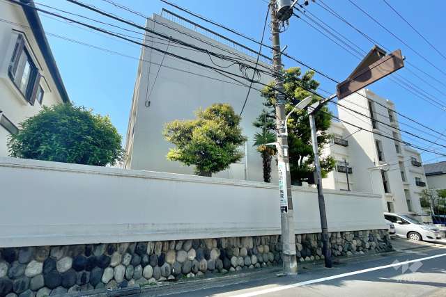 小山マンションA棟の外観（北東側から）