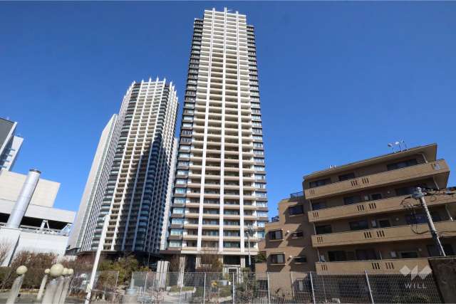 ブリリアタワーズ目黒サウスレジデンスの外観(南西側から)