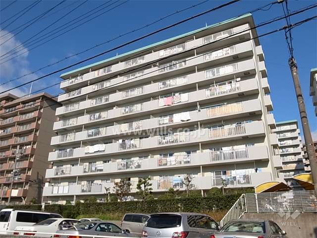 コープ野村伊丹C棟の外観（南側から）
