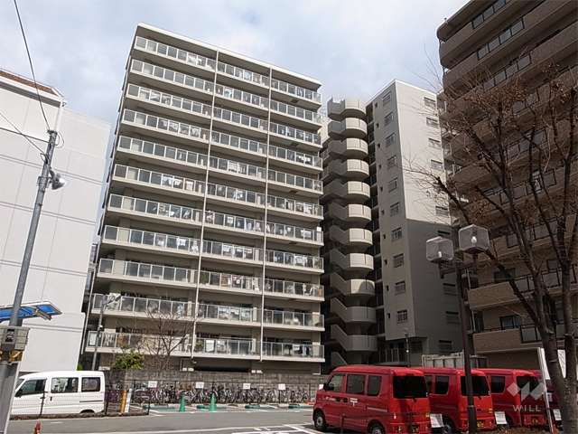 ファミール伊丹の外観（南側から）　南棟と東棟があります。