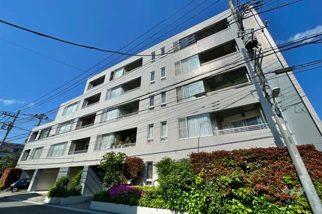 グランドメゾン都立大学の外観（南西側から）