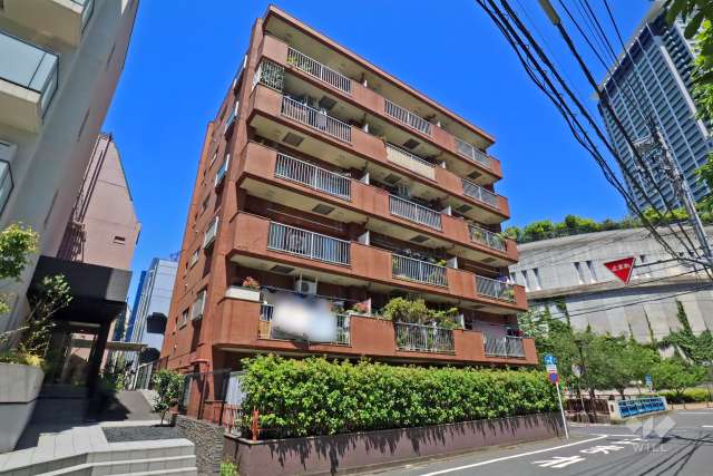 キャニオンマンション東山の外観（南東側から）