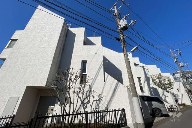 第２上目黒シティハウスの外観（南東側から）
