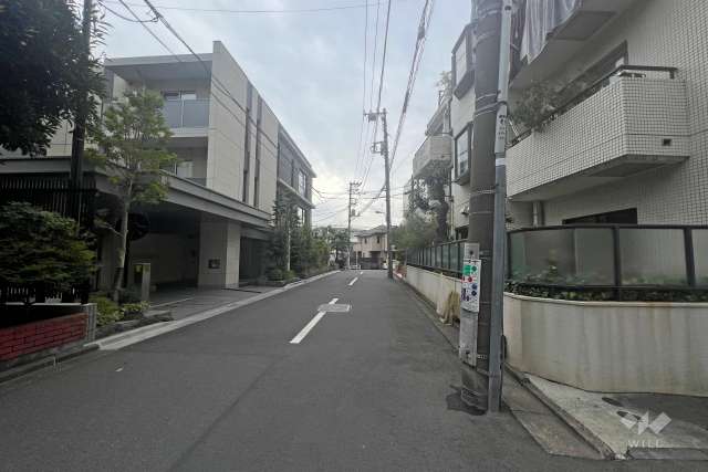敷地東側の前面道路