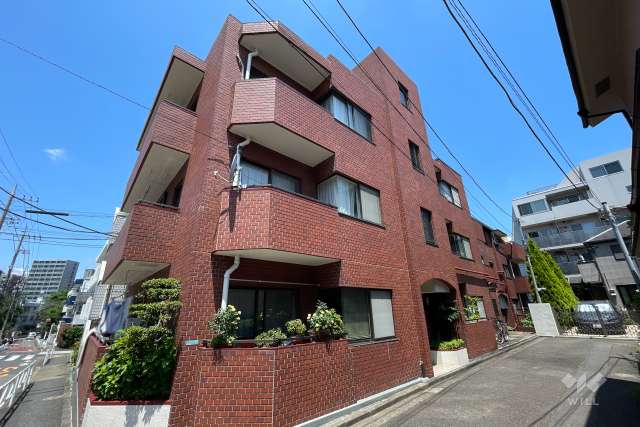 ガーデン東山の外観（南東側から）