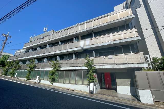 ロンスター三軒茶屋の外観（南側から）