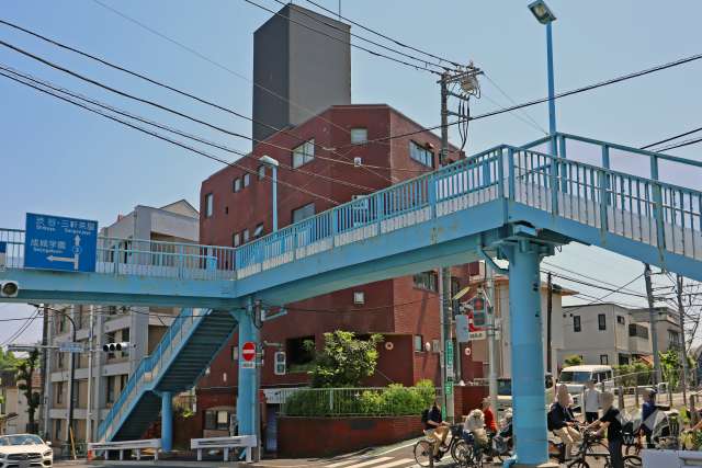 成城オリンピックマンションの外観（西側から）