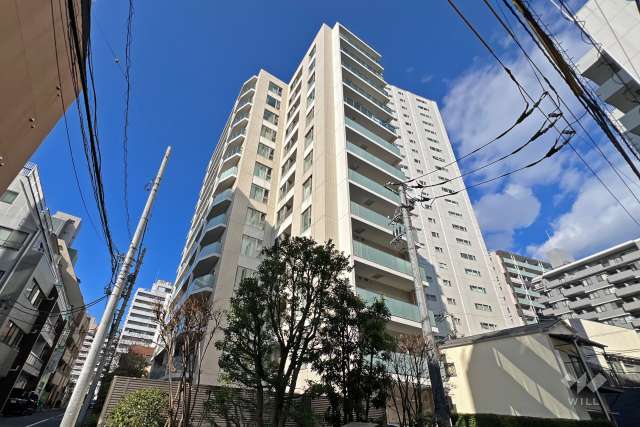 プレミスト新宿山吹の外観（南側から）