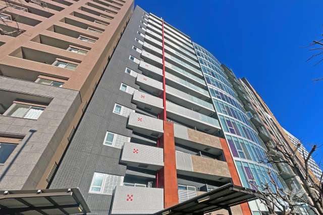 マンションの外観、公園