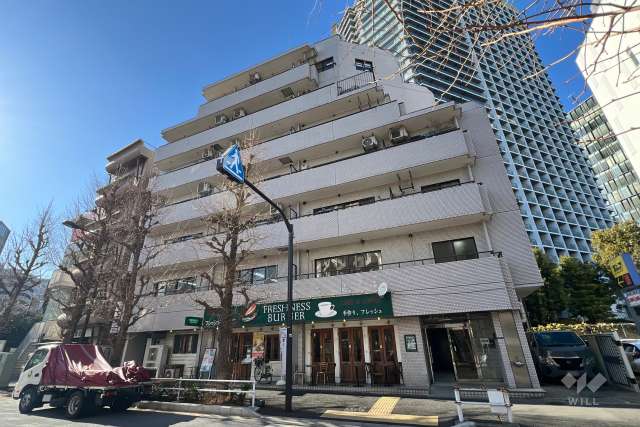 シャンボール新宿の外観（南東側から）