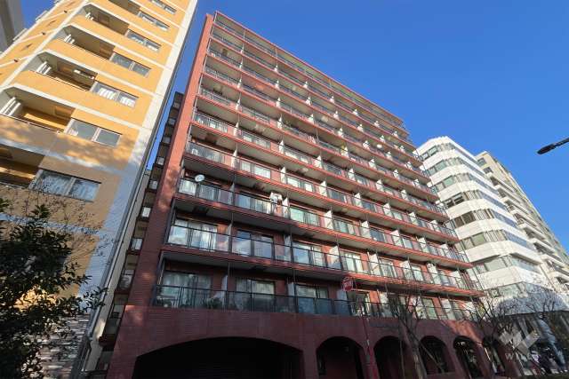 新宿御苑前マンションの外観（南西側から）