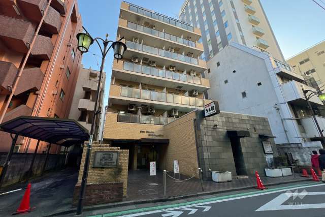 ライオンズマンション新宿5丁目の外観（北東側から）