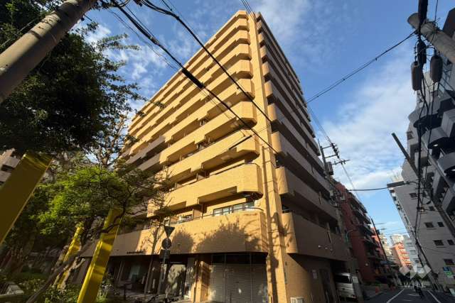 ライオンズマンション新宿東公園の外観（南西側から）