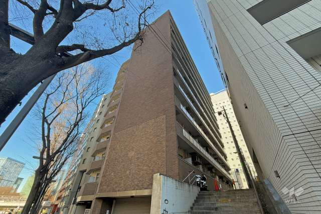 トーカン新宿第2キャステールの外観（南西側から）