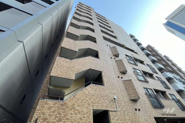 ライオンズマンション初台第３の外観（西側から）