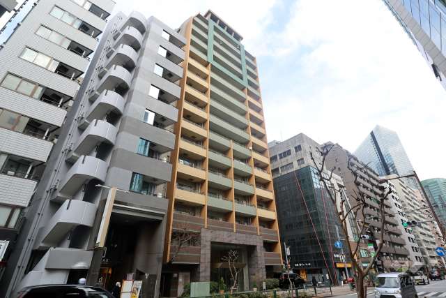 フィールM西新宿の外観（南側から）