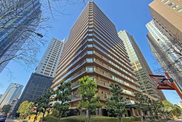 西新宿パークサイドタワーの外観（南東側から）