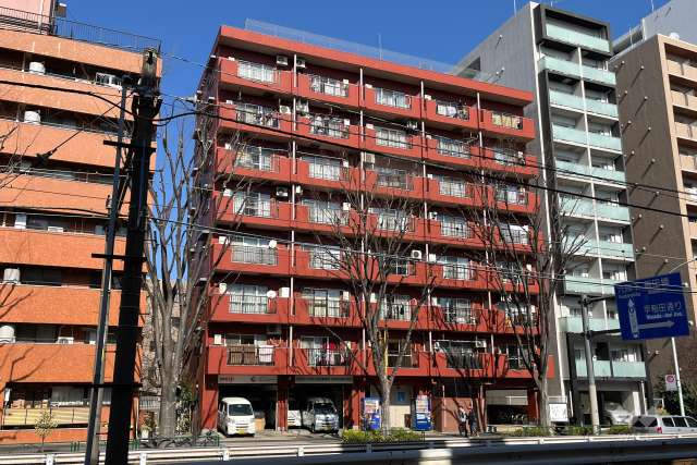 トーア西早稲田マンションの外観（南西側から）