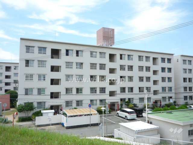 東園田団地3号棟の外観（北東から）