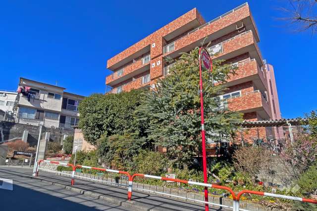 信濃町ハイムの外観（南東側から）