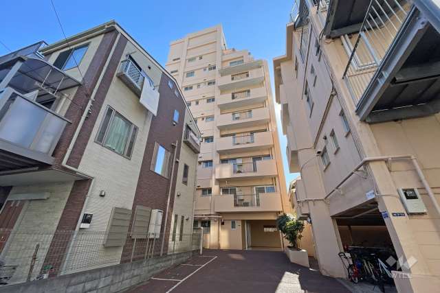 メイゾン牛込の外観（北西側から）