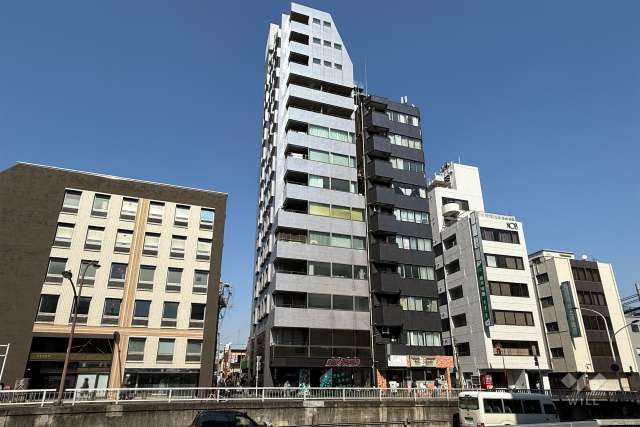 セイザ新宿の外観（南西側から）