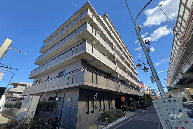 クレストフォルム高井戸南の外観（南西側から）.