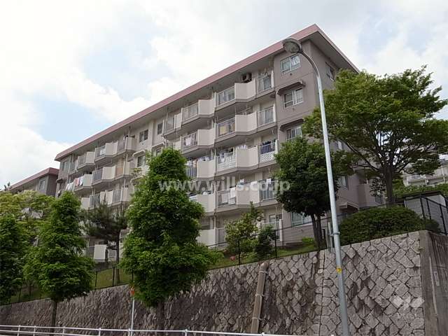 中山五月台住宅17号棟の外観（南東側から）