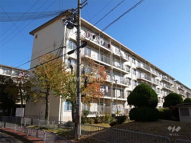 公社清和台住宅６号棟の外観（南西側から）