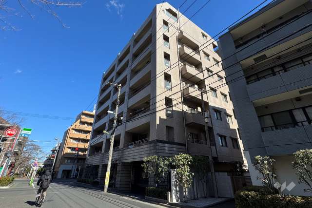 サーパス芦花公園の外観（南西側から）