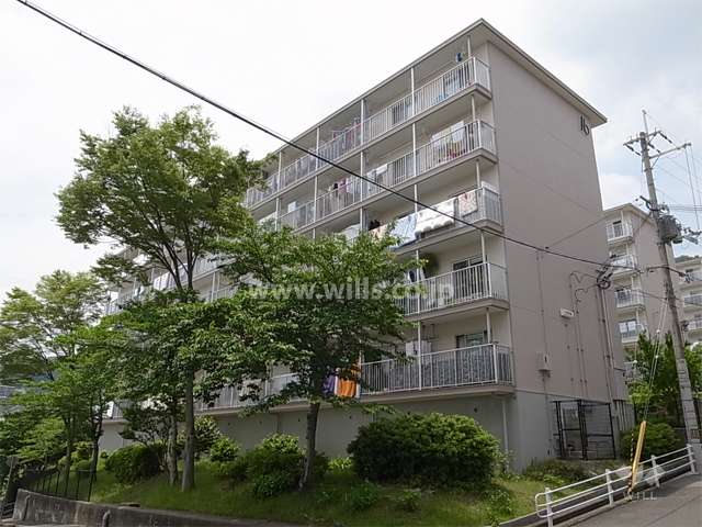 中山五月台住宅16号棟の外観（南東側から）
