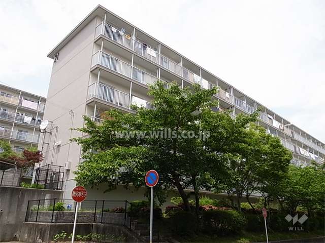 中山五月台住宅21号棟の外観（南西側から）
