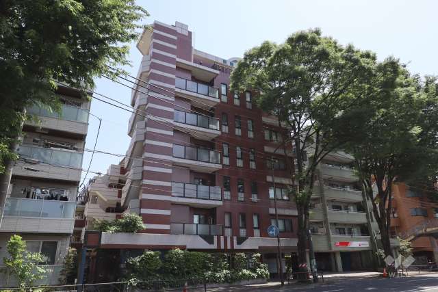 サンクタス千歳烏山エストの外観（北側から）