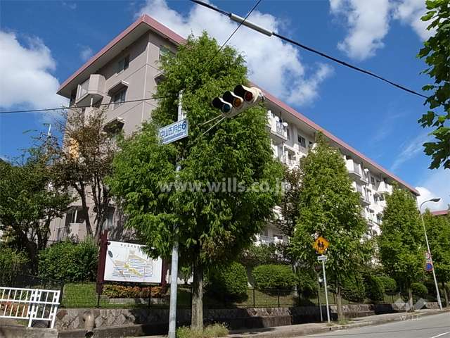 中山五月台住宅26号棟の外観（南西側から）