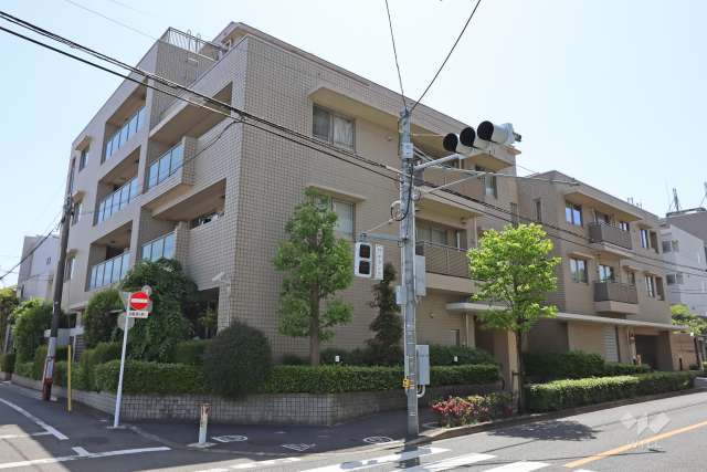 フェアロージュ世田谷弦巻の外観（北東側から）