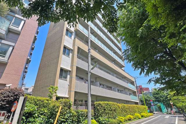 シャリエ三軒茶屋の外観(南側から)