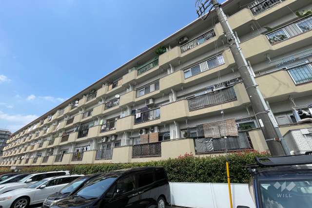 ライオンズマンション三宿の外観（南西側から）