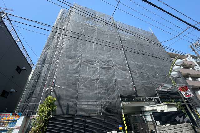 ユニーブル世田谷明大前の外観（南東側から）※2024年4月現在、大規模修繕工事中