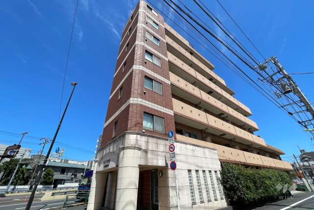 スターロワイヤル三軒茶屋の外観（南東側から）