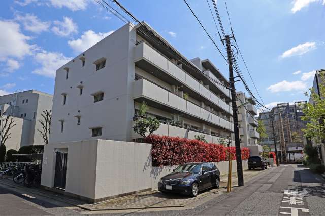 上北沢パークホームズの外観（北西側から）